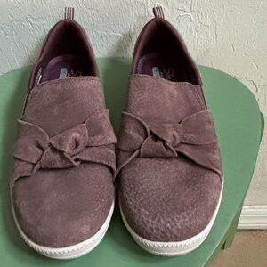 Skechers sueded leather slip on shoes with memory foam, size 8